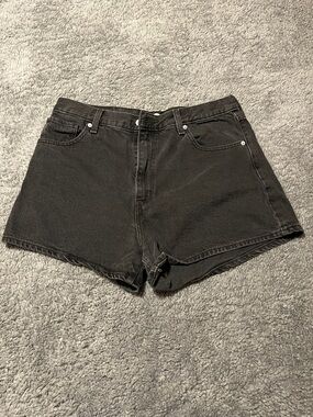 Levi's Black Denim High-Waisted Mom Jean Shorts Size 32 Vintage